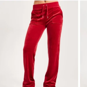 Röda juicy xxs - Dem är knappt använda, bra skick inga fel. Pris kan diskuteras. 