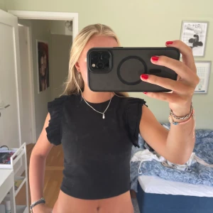 Zara topp - Söt topp från zara som är i storlek L men skulle säga att den passar s/m