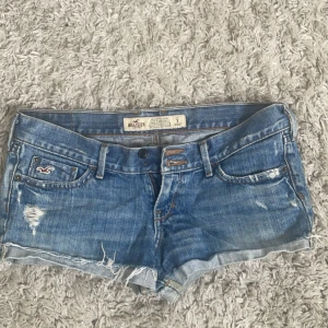 Snygga hollister shorts  - Jätte snygga hollister short som tyvärr är förstora❣️storlek 3