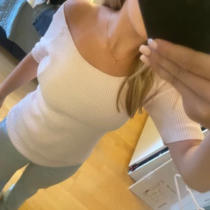 Topp - Jätte fin tröja som jag aldrig har fått användning.