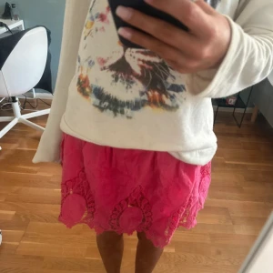 Lågmidjade kjol - Lågmidjade kjol, aldrig använd 