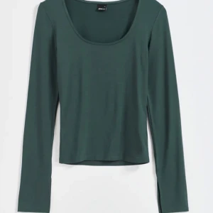 Soft touch top - Soft touch tröjan från Gina me slit ärmar, endast använd en gång och bra skick 🩷