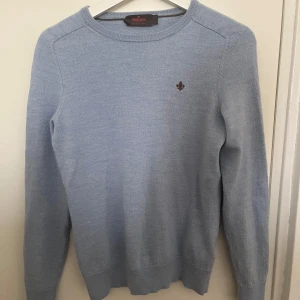 Morris - Säljer min Morris tröja då den är för liten nu då jag råka tvätta den i för hög värme, lär passa någon runt XXS, 100% merinoull, nypris 1600kr mitt pris 400