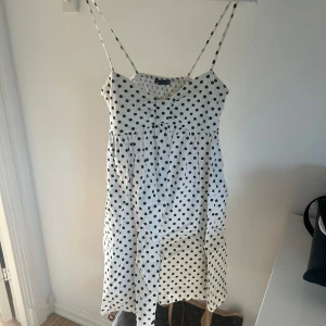 Vit klänning  - Strl M men passar S