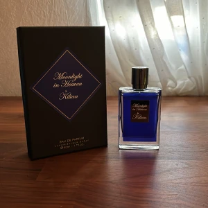 Kilian Moonlight in Heaven EDP 50ml - Unisex parfym Moonlight in Heaven från nichemärket Kilian Paris  - Eau de parfum  - 50 milliliter flaska  Knappast använd (cirka 47-48 resterande ml)