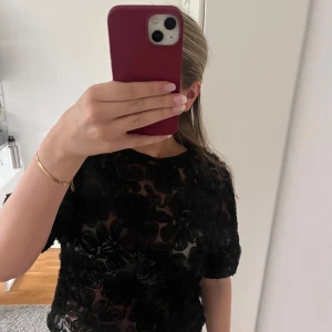 Spets tröja  - Säljer denna spets toppen då den inte kommer till användning 💕köparen står för frakt 