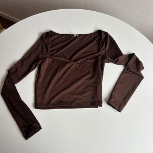 Tröja från Nelly - Använd fåtal gånger, inga skador eller defekter  Från nelly