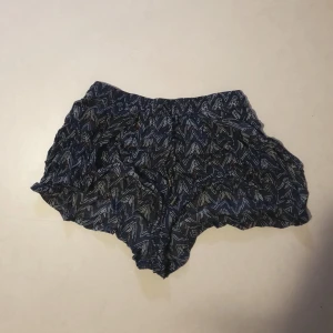 Bohemiska shorts 34 - Bra skick