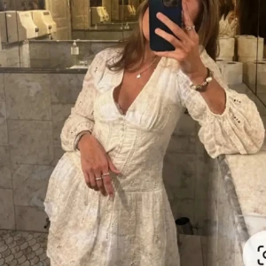 Zara klänning - Så fin klänning, säljer för 370 kr direktpris💓