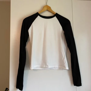 Longsleeve - Snygg tröja från junkyard i perfekt skick, använd fåtal gånger!