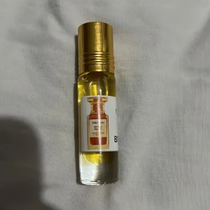 Bitter peach tom ford - Inspirerad parfymolja från TOM FORD Bitter peach, koncentrerad.   Identisk doft och håller även bättre än originalet.
