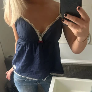 Odd molly linne - Skit snygg linne från odd molly!! ( bilden är från förra ägare) men kan skicka egen privat isåfall även lite trasig som ja visar på bilden 