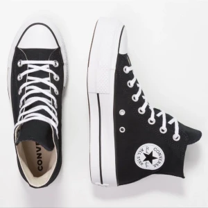 converse - Selger disse populære converse skoene, kjøpt i str 36,5, men tilsvarer en 38 da de er store i størrelsen. ingen bruksmerker
