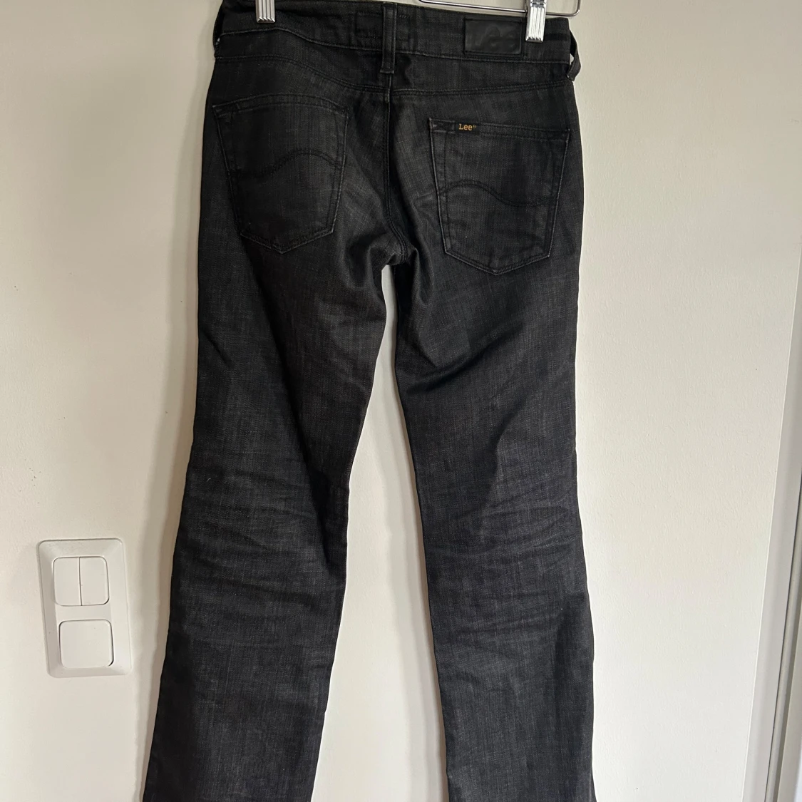 Svarta low waist bootcut jeans - 2