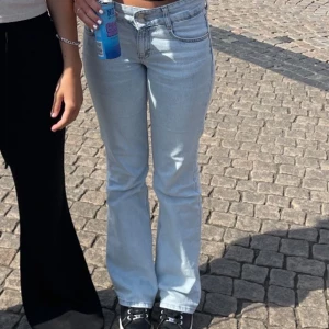 Lågmidjade jeans  - Säljer mina favorit jeans som nu tyvärr har blivit för små. Jensen finns tyvärr inte längre kvar på hemsidan. Köpte dessa för 499kr! Skriv för fler bilder 
