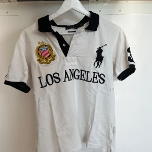 Chief keef polo  - Riktigt snygg chief keef polo los angels i storlek S men sitter ändå bra på mig som har M. Tveka inte att ställa frågor  Pris går att diskuteras 