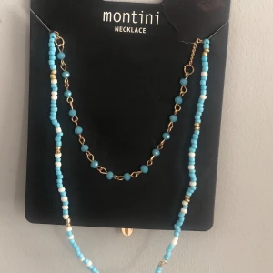 Guld halsband - Två oöppnade blå och guldiga halsband från ur&penn. Oöppnad och oanvänd. 
