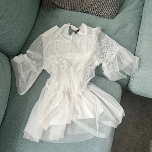 vita blus - fina vita blus ❤️❤️ opps fläckig finns