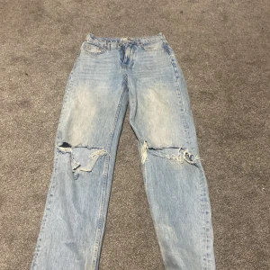 Jeans - Jeans från gina tricot. Nypris 499 kr säljs för 100 kr.