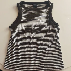 Brun vit randigt linne  - Ett linne från Lindex! Fint och använd endast 1 gång tidigare! Köpt för 299kr