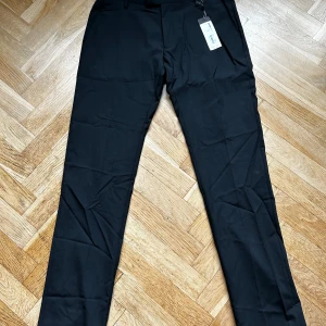 Kostymbyxor - Kostymbyxor från brothers Aldrig använda pga fel storlek Strl 152 