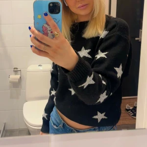 Stickad tröja stjärnor  - Fint skick