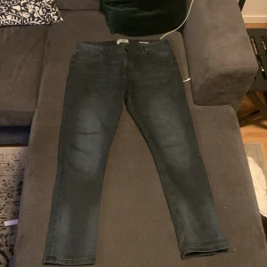 Jeans i märke threadbare - Jag har precis köpt ett par jeans och vill sälja vidare dessa. Pris kan diskuteras 