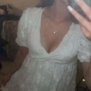 Sommrig mini dress  - Köpt på Zara för något år sedan, endast använd en gång 🌸