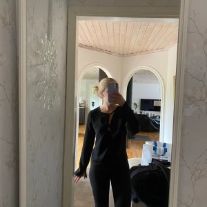 Blus bikbok  - Blus ifrån bikbok i storlek xs, sparsamt använd 🤍