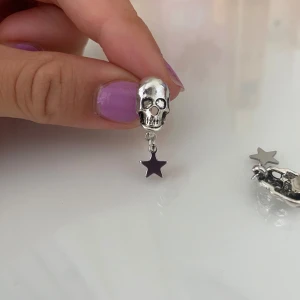 Söta örhängen😻 - Söta örhängen som är köpta genom en small business!!!!!!!! Skit fina och mycket bra skick!! Använt cirka 3 gånger!!