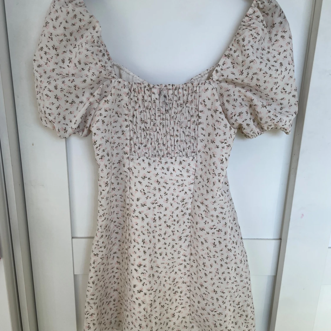 Blommig klänning - 91