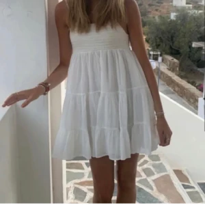 Zara klänning  - Jätte fin zara klänning, perfekt till sommar och vår 💕