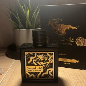 Qaed al fursan  - Fin doft från Lattafa, den passar perfekt nu till sommaren 🍍 Säljer i 5ml eller mindre. Priset är förhandlingsbart