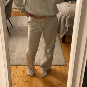 Gina mjukisbyxor  - Gina mjukisbyxor, nästintill helt oanvända så jättefint skick! 