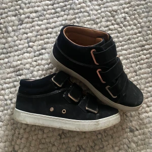 Aldo sneakers - Säljer mina skitsnygga skor från Aldo 💕Nypris brukar ligga runt 1000 kr! 
