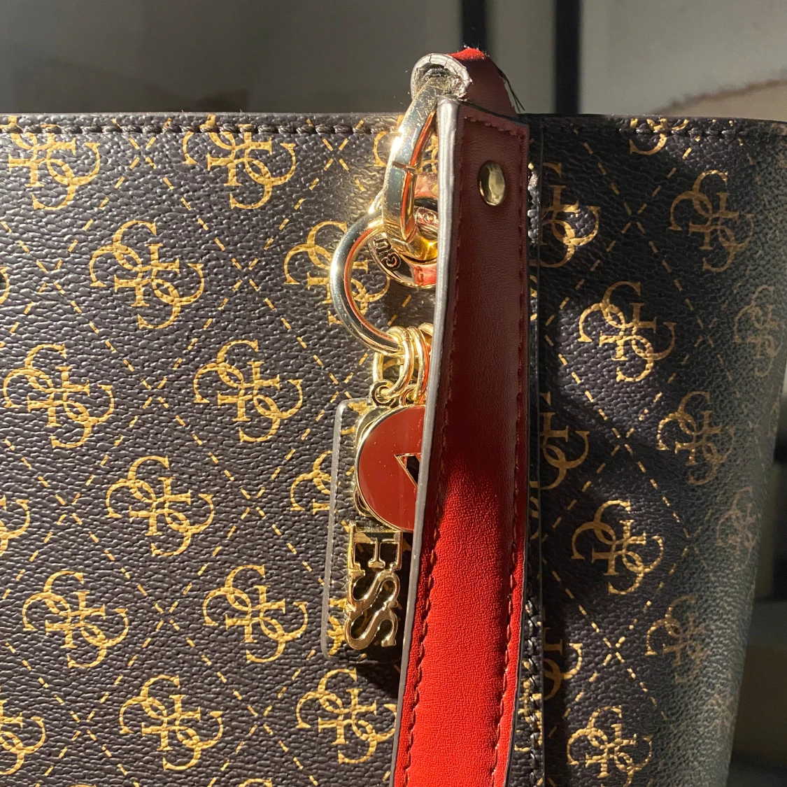 Guess Tote Väska - 91