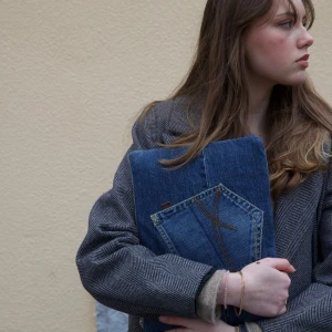 Datorfodral  - 27x37, passar både chromebook & MacBook⭐️ Handsytt av återvunna material✂️ Innerficka 