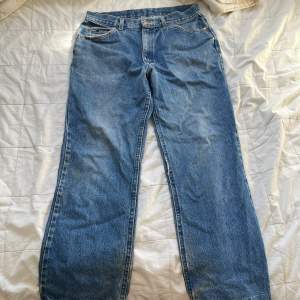 Blåa jeans från lee med straight fit/lite baggy
