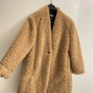 Zara kappa storlek M - Zara kappa storlek M nyskick!