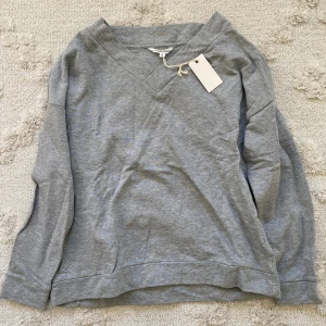 Tröja storlek S  - Tröja storlek S helt ny med lapp kvar , 80 kr. Djur och rökfritt hem 