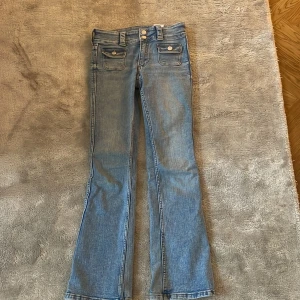  Hm Bootcut jeans - Ett par jättesnygga byxor. ❤️❤️ Dem är ifrån hm. Skriv för frågor och prisförslag