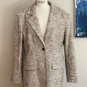 Rodebjer kavaj  - Fin oversized Rodebjer kavaj i storlek 38. Perfekt som jacka på våren.