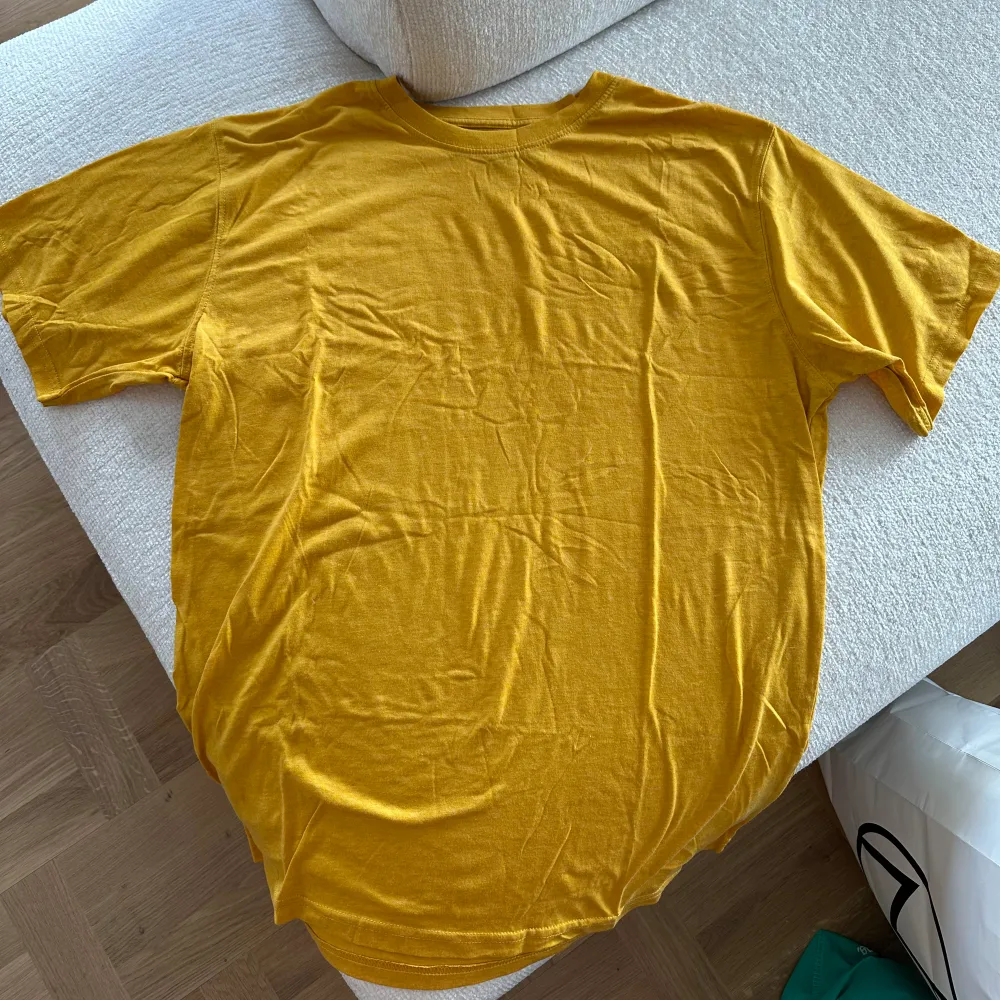 Gul Tshirt från TAKE OFF använd 1 gång 💥✌🏼. T-shirts.