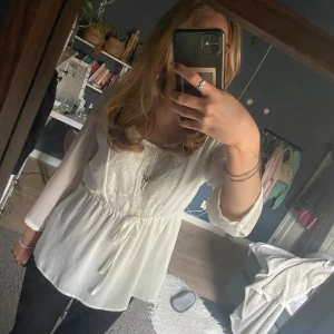 Blus - Super söt blus jag inte använder längre💕 Den är i fint skick🫶