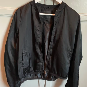 Bomberjacka - Bomberjacka från Rut&circle Storlek M Aldrig använd  Nypris 399kr  Rök och djurfritt hem