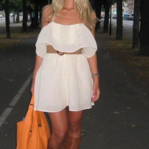 Vit klänning - Vit klänning från h&m🤍 storlek S