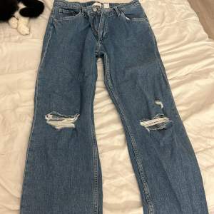 14y/storlek38, blå jeans med hål, low waist