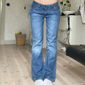 Jättefina bootcut jeans i mycket bra skick🫶