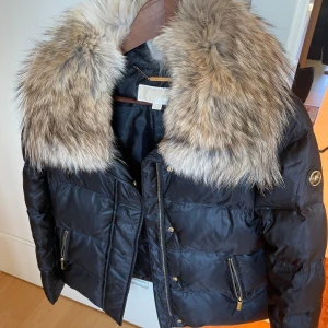Micheal Kors jacket - Micheal Kors jacket with Fur size S black 