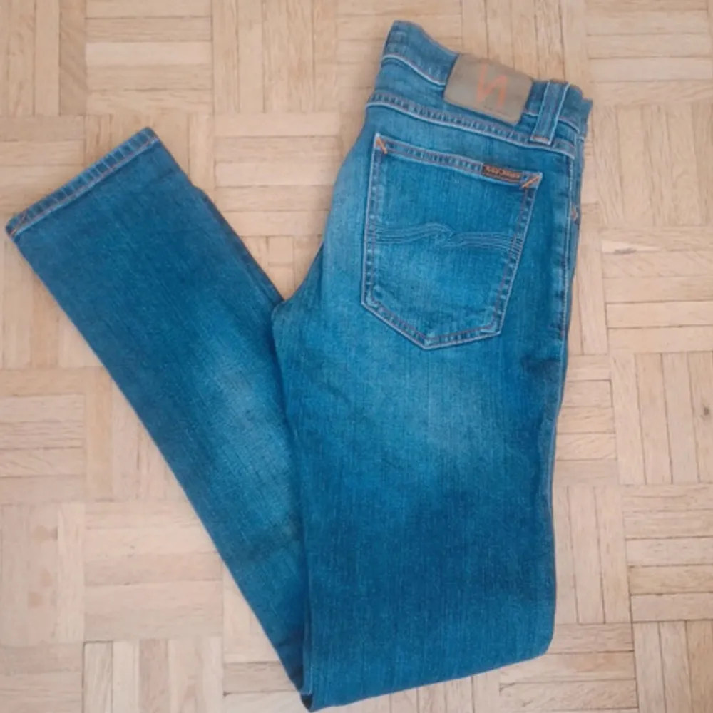 Nudie jeans i mycket bra skick jeansen är i slim🍾🍾Skriv om du är intresserad priset diskuteras vid snabb affär 🍾🍾. Jeans & Byxor.